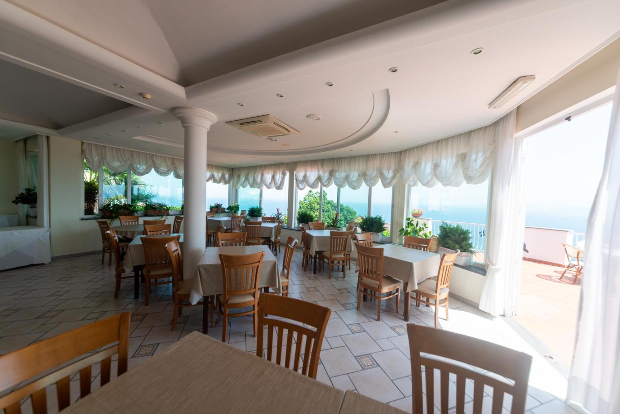 Hotel Villa Ireos Casamicciola Terme Exterior foto